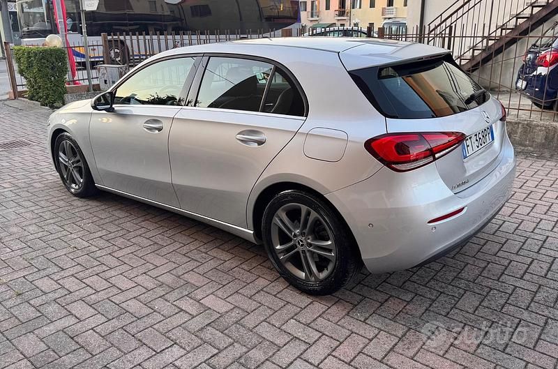Usata Mercedes A180 Business 116 CV (85 kW) 2019 Grigio Berlina