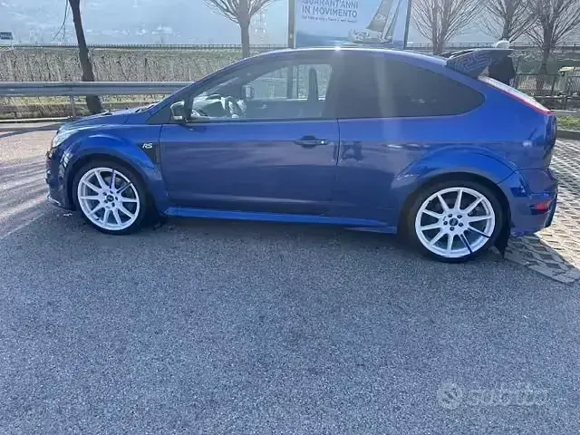 Usata Ford Focus RS 305 CV (224 kW) 2009 Blu Berlina