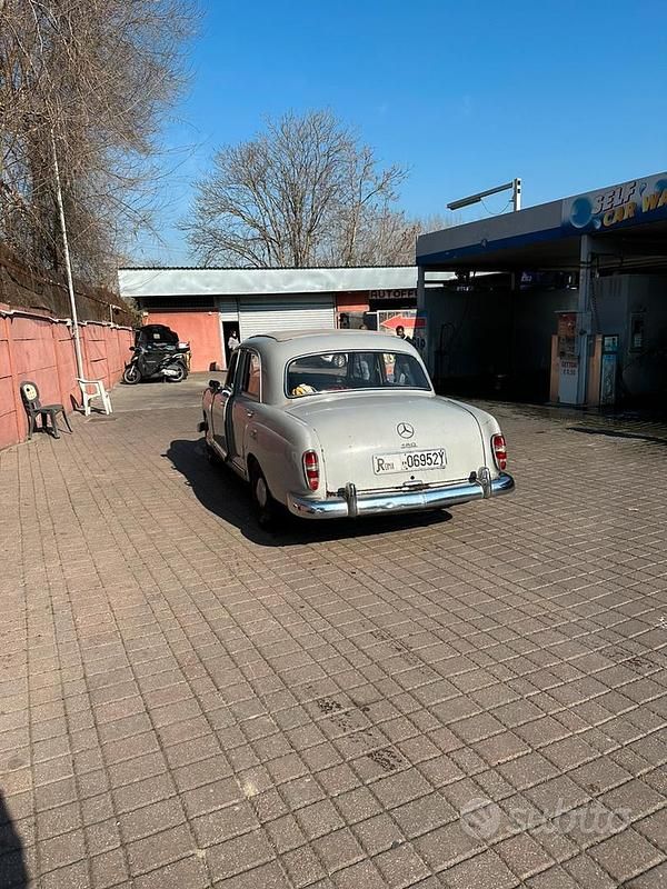 Usata Mercedes C180 1990 Grigio Cabrio