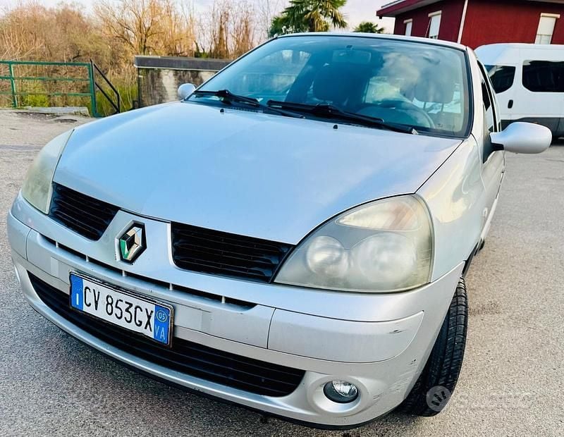 Usata Renault Clio II 75 CV (55 kW) 2005 Grigio Berlina