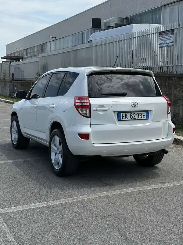 Usata Toyota RAV4 150 CV (110 kW) 2011 Bianco SUV