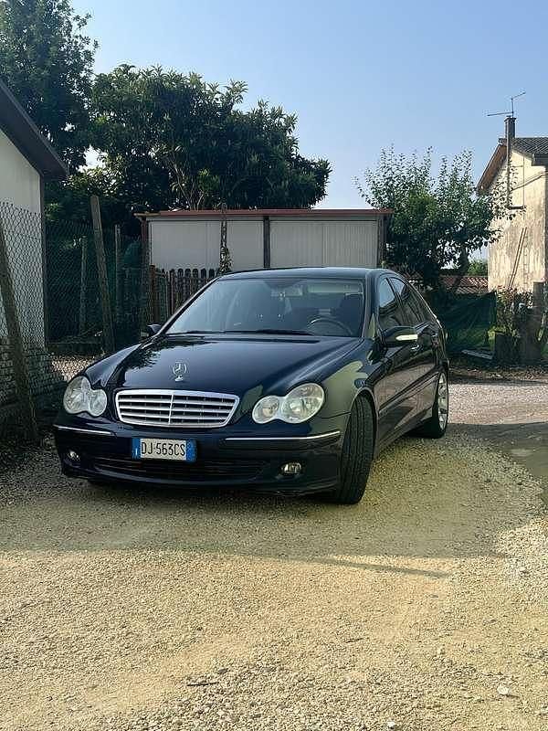 Blu/azzurro Usata 2007 Mercedes C200 Elegance Tre volumi | 3600 € (Buon prezzo) - Immagine 1/4