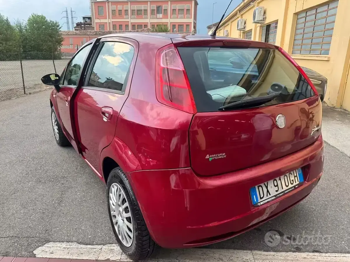 Usata Fiat Grande Punto 77 CV (56 kW) 2009 Rosso Utilitaria