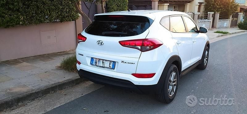 Bianco Usata 2016 Hyundai Tucson SUV | 8300 € (Ottimo prezzo) - Immagine 1/4