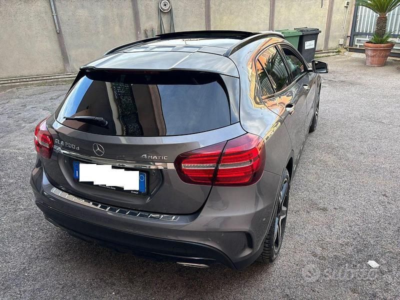 Usata Mercedes GLA200 Premium 151 CV (111 kW) 2019 Grigio SUV