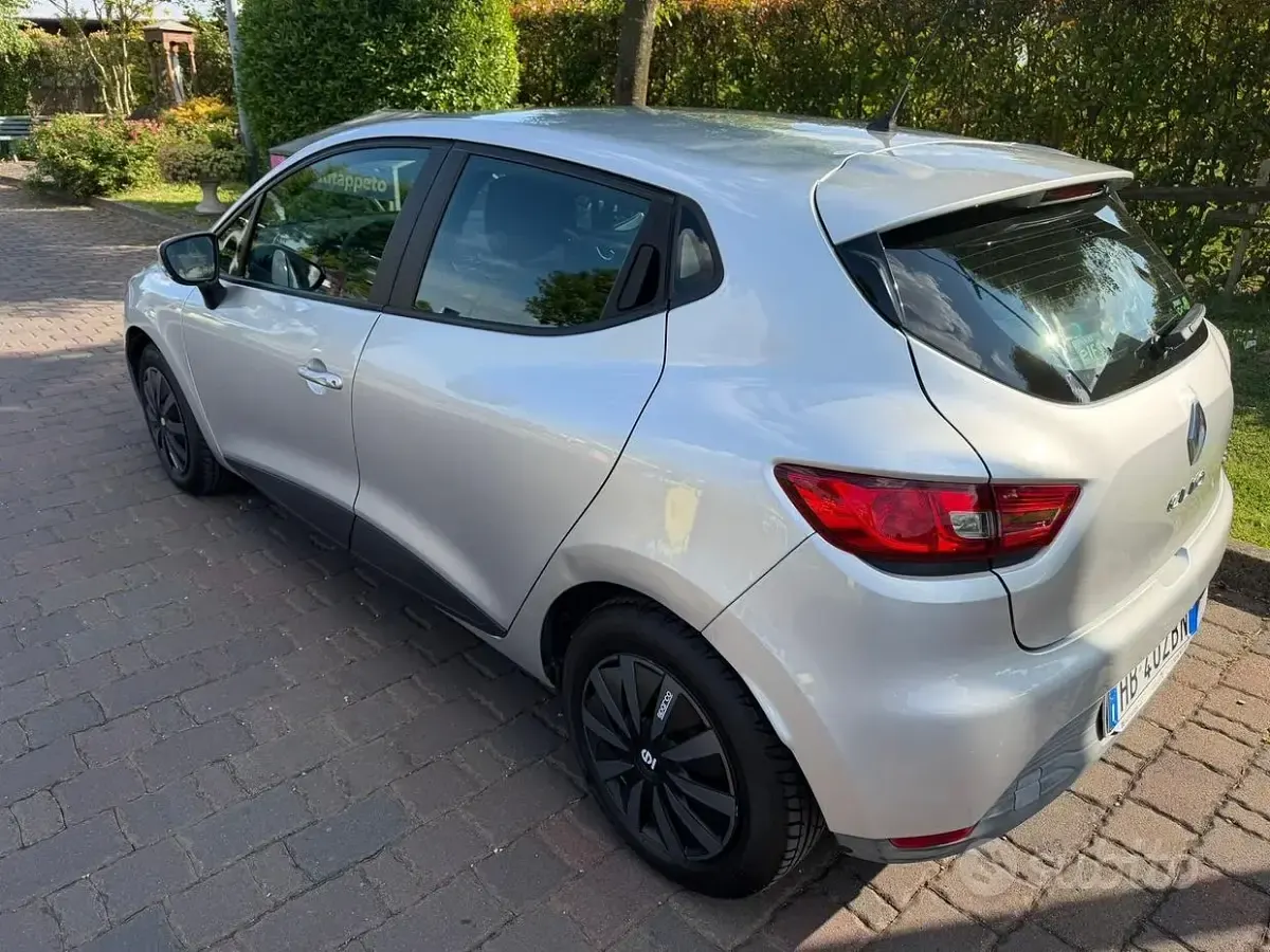 Usata Renault Clio IV 90 CV (66 kW) 2015 Grigio Berlina