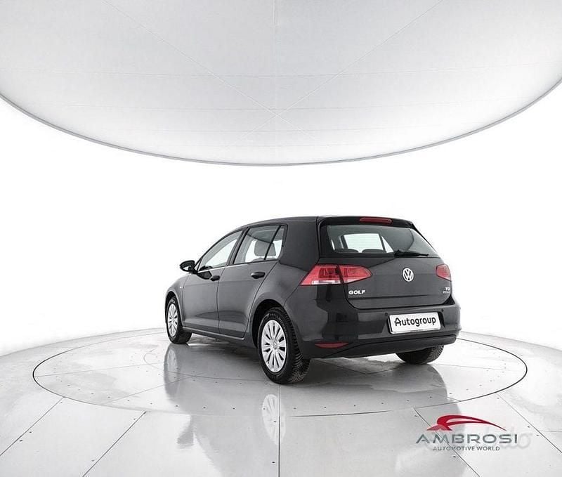 Usata VW Golf VII Trendline 110 CV (80 kW) 2016 Nero Utilitaria
