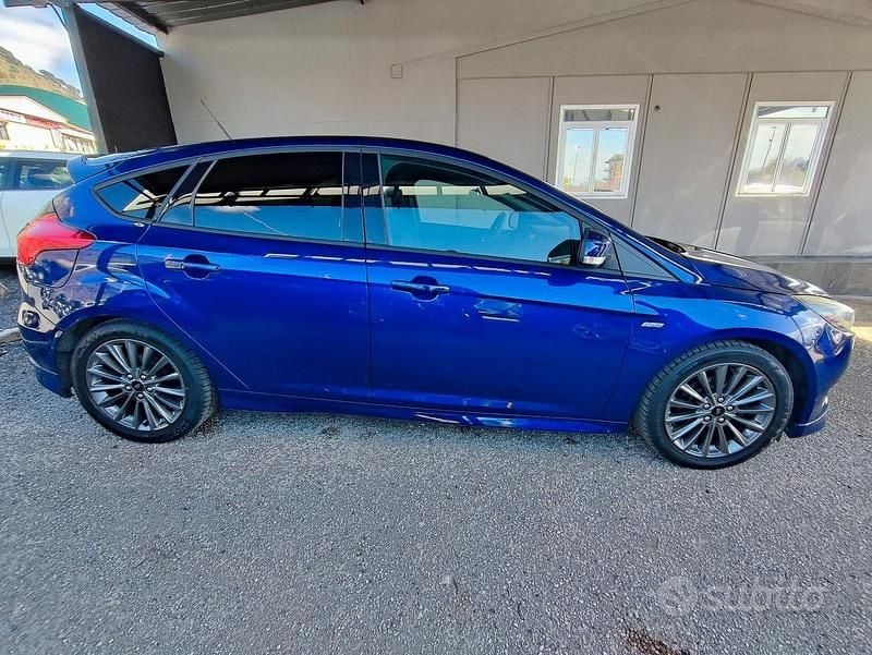 Usata Ford Focus ST-Line 125 CV (91 kW) 2017 Blu Berlina