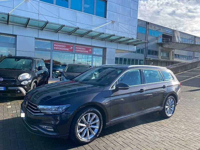 Grigio scuro Usata 2022 VW Passat Business Station wagon | 21.500 € (Buon prezzo) - Immagine 1/4