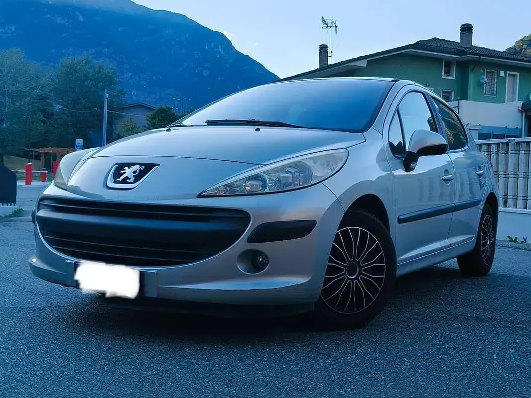 Usata Peugeot 207 88 CV (64 kW) 2006 Argento Berlina