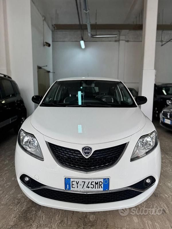Bianco Usata 2015 Lancia Ypsilon Platinum Due volumi | 6700 € (Cara) - Immagine 1/4