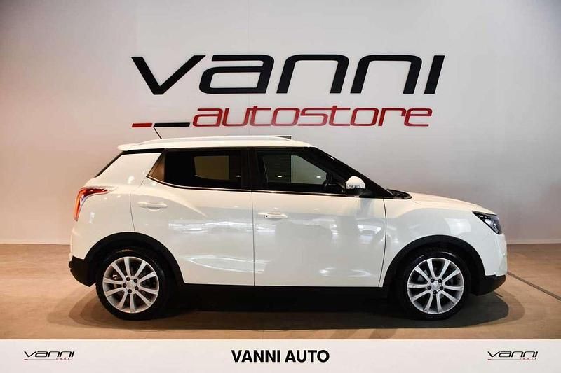 Usata Ssangyong (KGM) Tivoli 114 CV (83 kW) 2017 Bianco SUV