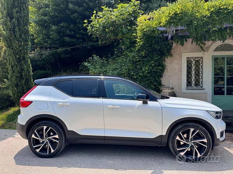 Bianco Usata 2018 Volvo XC40 R-Design SUV | 16.500 € (Super prezzo) - Immagine 1/4