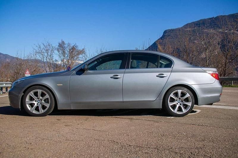 Usata BMW 545 Efficient Dynamics 333 CV (244 kW) 2004 Argento Berlina
