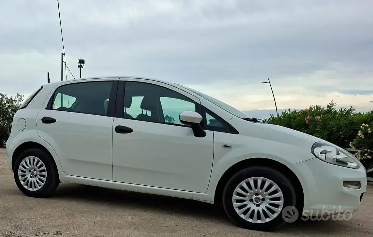 Usata Fiat Grande Punto S 69 CV (50 kW) 2012 Bianco Utilitaria