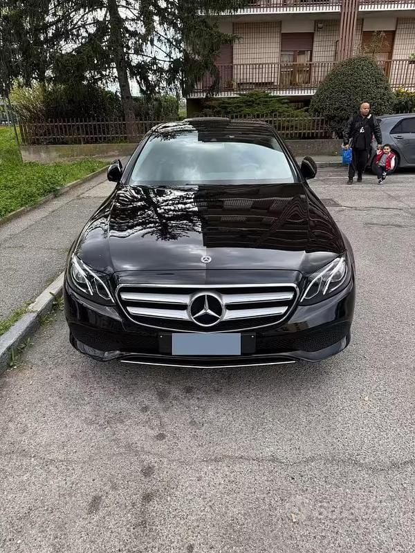 Usata Mercedes E200 150 CV (110 kW) 2018 Nero Berlina