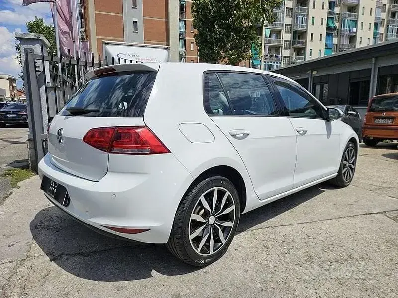 Usata VW Golf VII Highline 110 CV (80 kW) 2015 Bianco Berlina