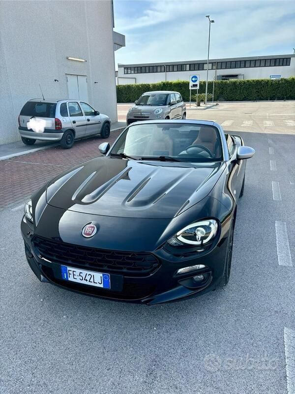 Usata Fiat 124 Spider Lusso 140 CV (102 kW) 2016 Nero Cabrio