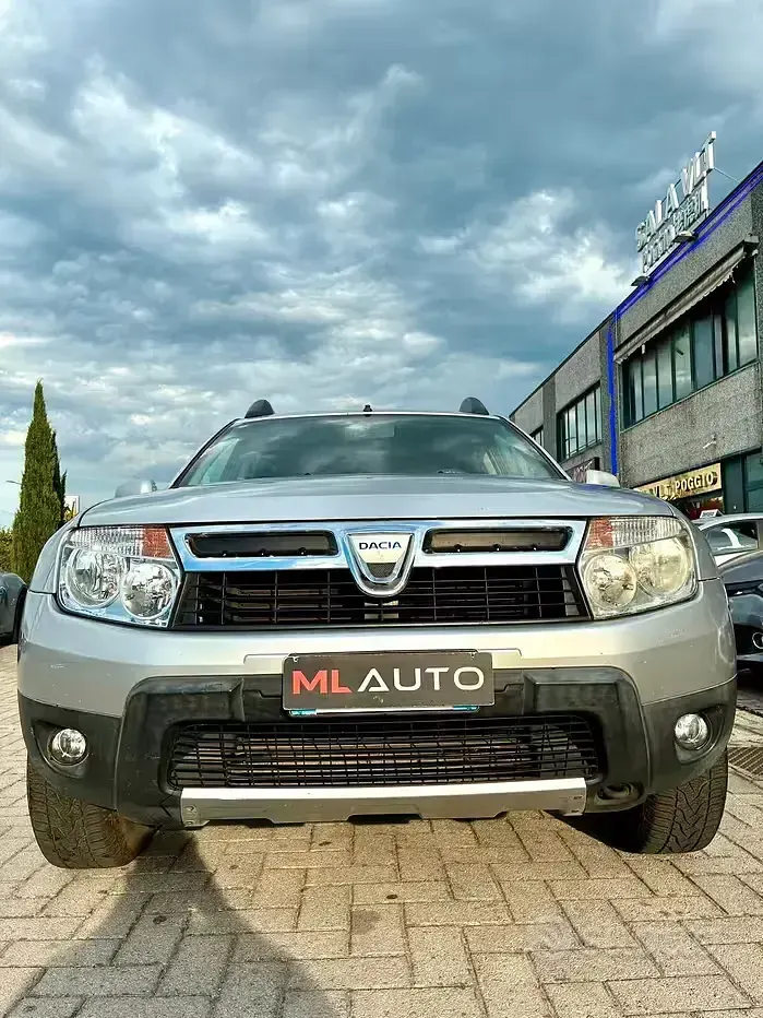 Usata Dacia Duster Lauréate 90 CV (66 kW) 2011 Grigio SUV