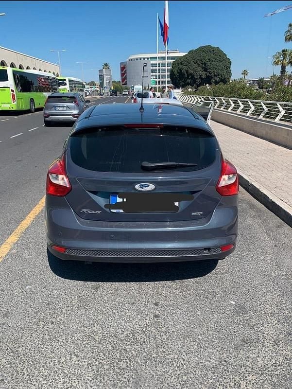 Usata Ford Focus 115 CV (84 kW) 2012 Grigio Berlina