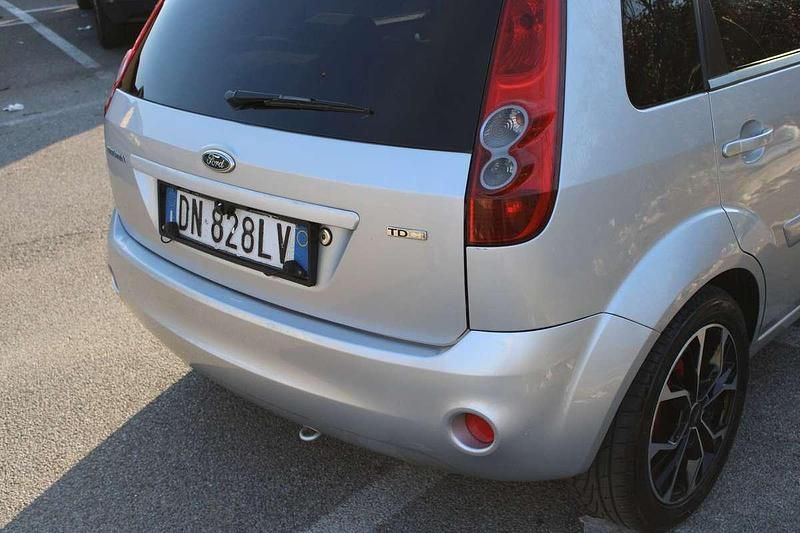 Usata Ford Fiesta Ghia 68 CV (50 kW) 2008 Berlina