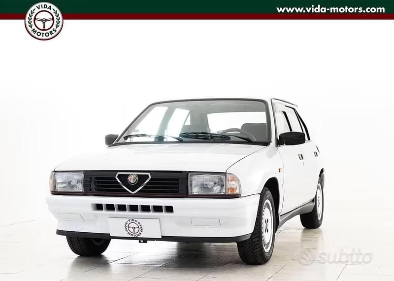 Begagnad Alfa Romeo 33 Quadrifoglio Verde 118 HK (86 kW) 1988 Sedan