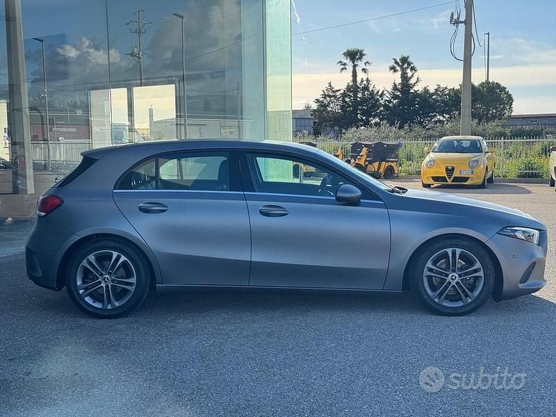 Usata Mercedes A180 115 CV (84 kW) 2020 Grigio Berlina