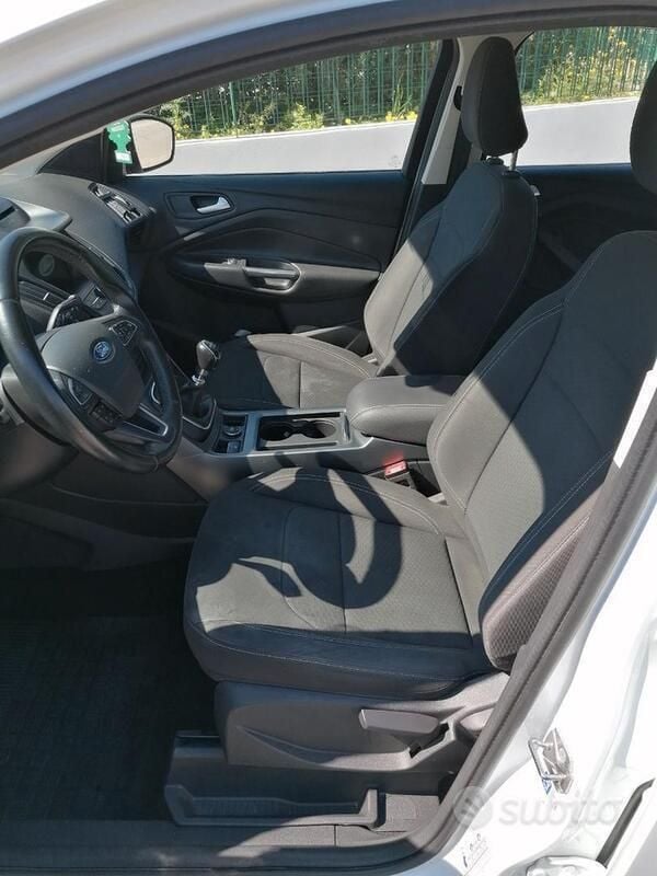 Usata Ford Kuga 120 CV (88 kW) 2017 Bianco SUV