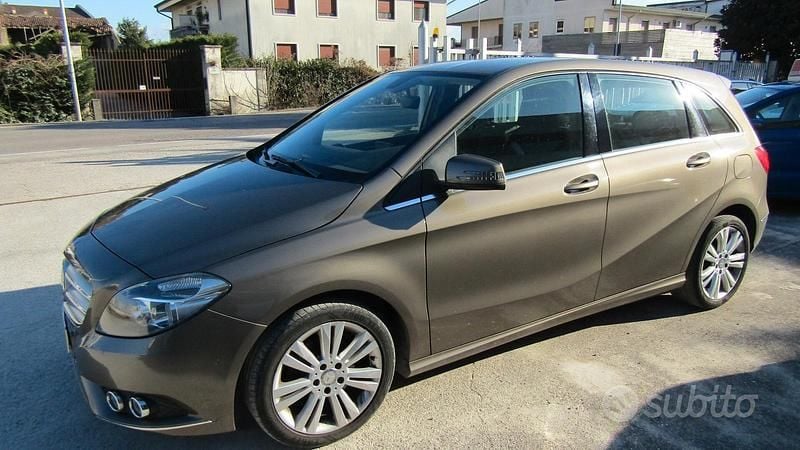 Usata Mercedes B200 Executive 156 CV (114 kW) 2014 Marrone Monovolume