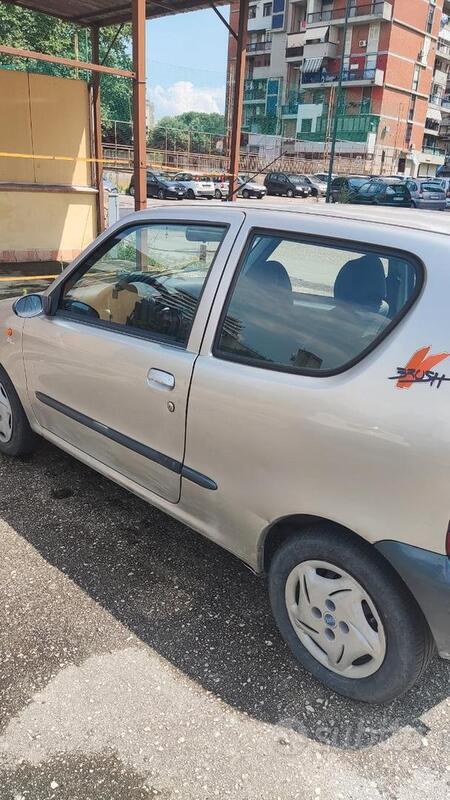 Usato 2001 Fiat 600 Benzin (1.600 €)