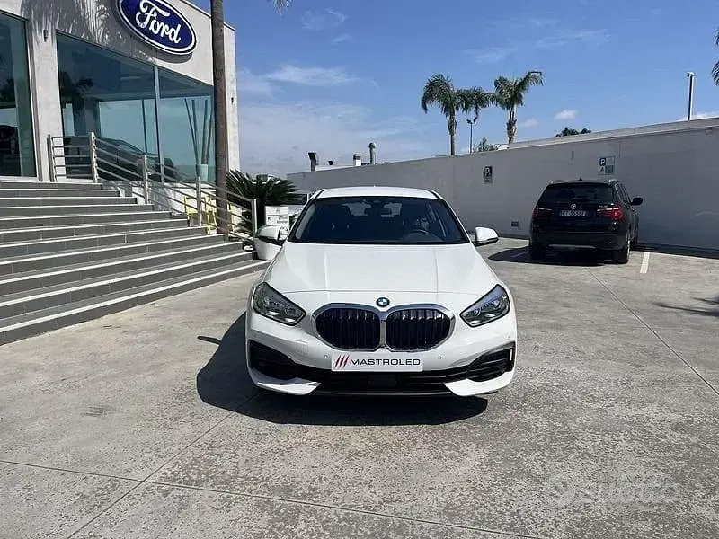 Usata BMW 118 Advantage 150 CV (110 kW) 2023 Bianco Berlina