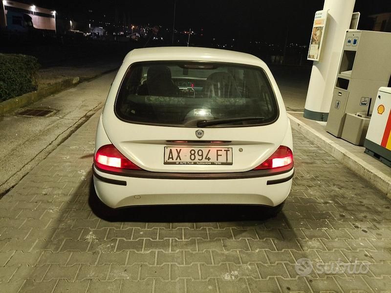 Usata Lancia Ypsilon 54 CV (39 kW) 1998 Utilitaria