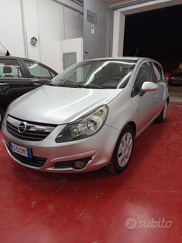 Usata Opel Corsa 75 CV (55 kW) 2011 Utilitaria