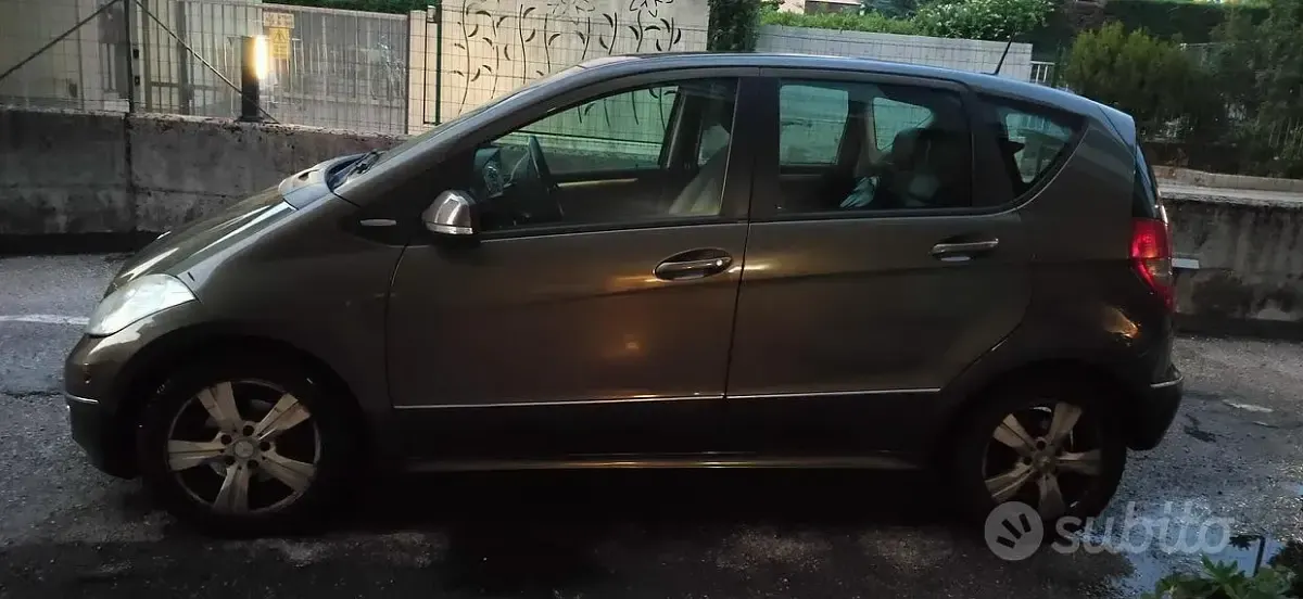 Usata Mercedes A180 Avantgarde 109 CV (80 kW) 2009 Marrone Berlina