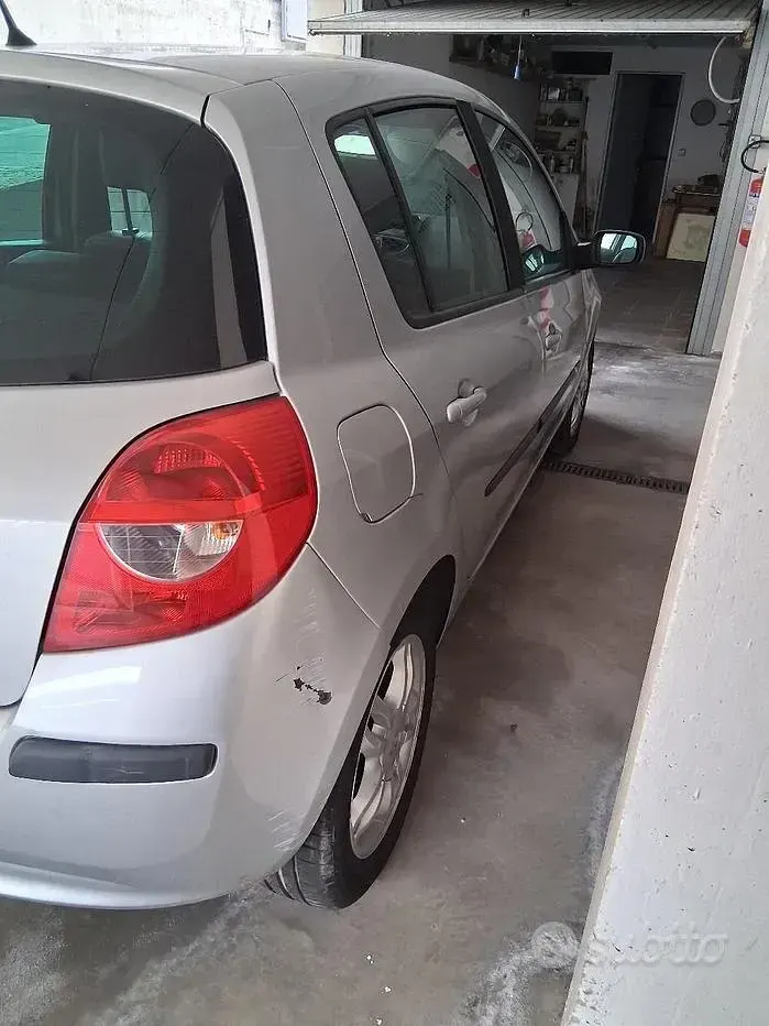 Usata Renault Clio II 58 CV (42 kW) 2008 Grigio Berlina