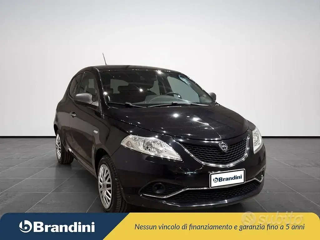 Usata Lancia Ypsilon Silver 69 CV (50 kW) 2017 Nero met. Utilitaria