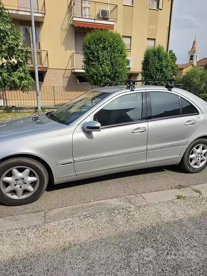 Usata Mercedes C200 Elegance 122 CV (89 kW) 2003 Grigio Berlina