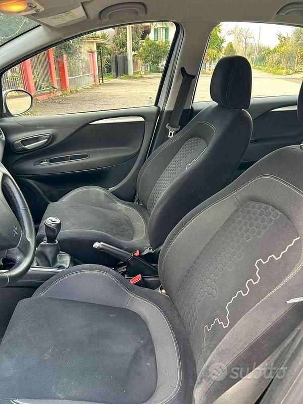 Usata Fiat Punto Evo Dynamic 86 CV (63 kW) 2015 Grigio Utilitaria