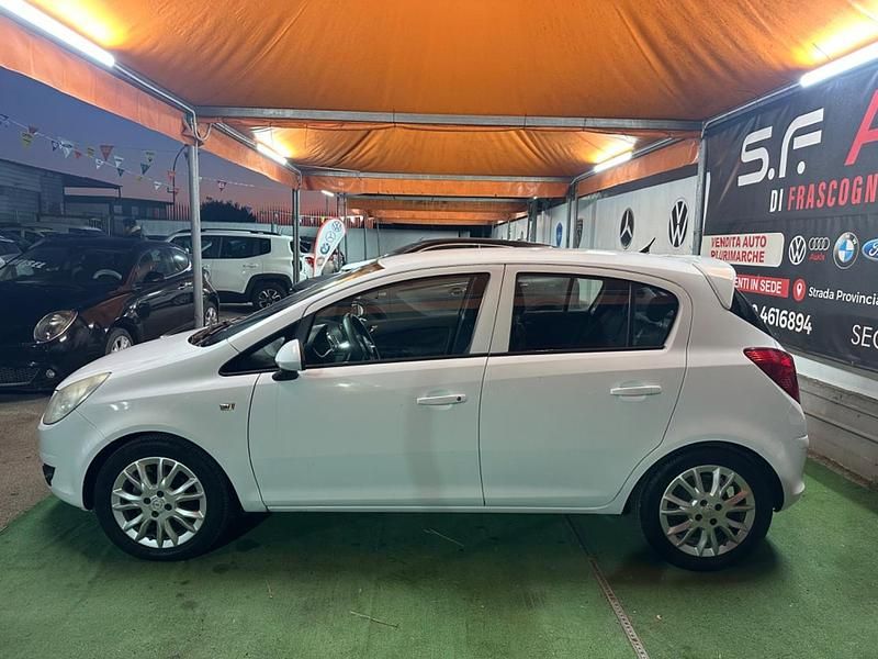 Usata Opel Corsa Club 75 CV (55 kW) 2009 Bianco Utilitaria