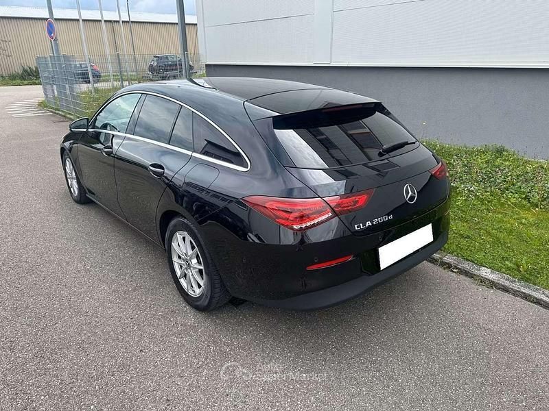 Usata Mercedes CLA200 Shooting Brake Business 150 CV (110 kW) 2021 Nero cosmo metallizzato Station wagon