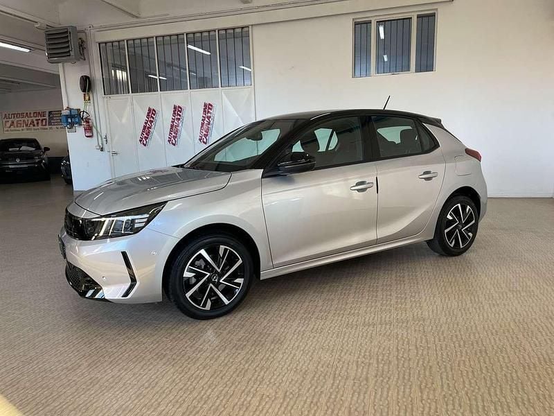 Usata Opel Corsa 101 CV (74 kW) 2025 Argento metalizzato tetto nero Utilitaria