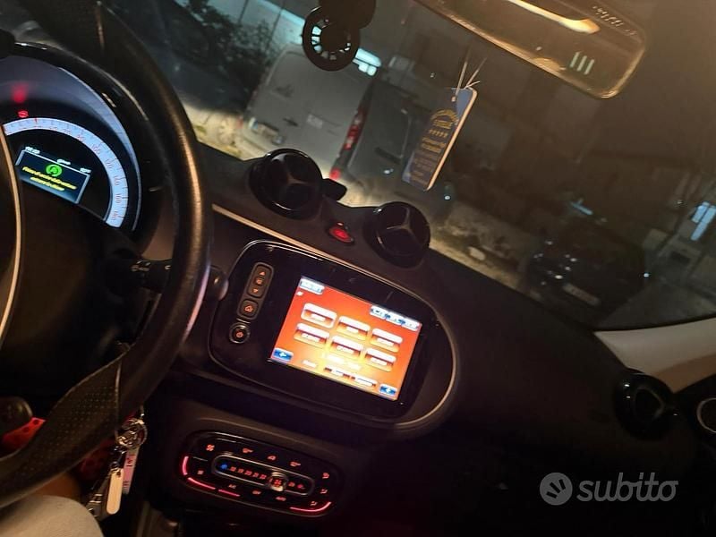 Usata Smart ForFour 90 CV (66 kW) 2017 Grigio Utilitaria