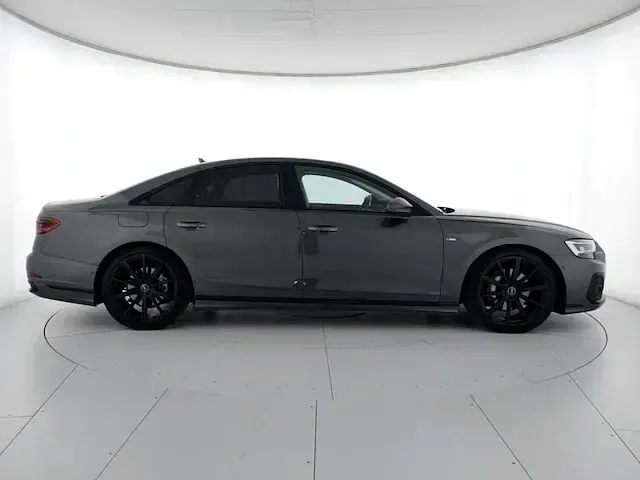 Usata Audi A8 Ambiente 286 CV (210 kW) 2023 Grigio daytona perlato Berlina
