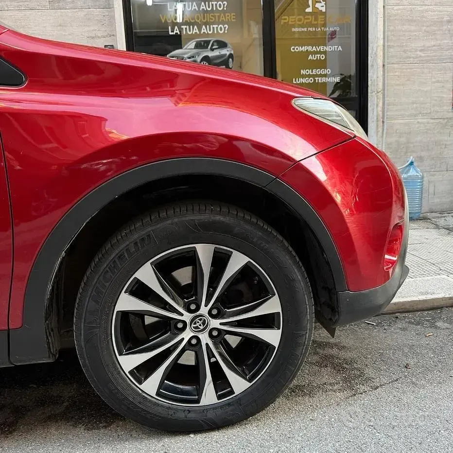 Usata Toyota RAV4 Lounge 124 CV (91 kW) 2014 Rosso SUV