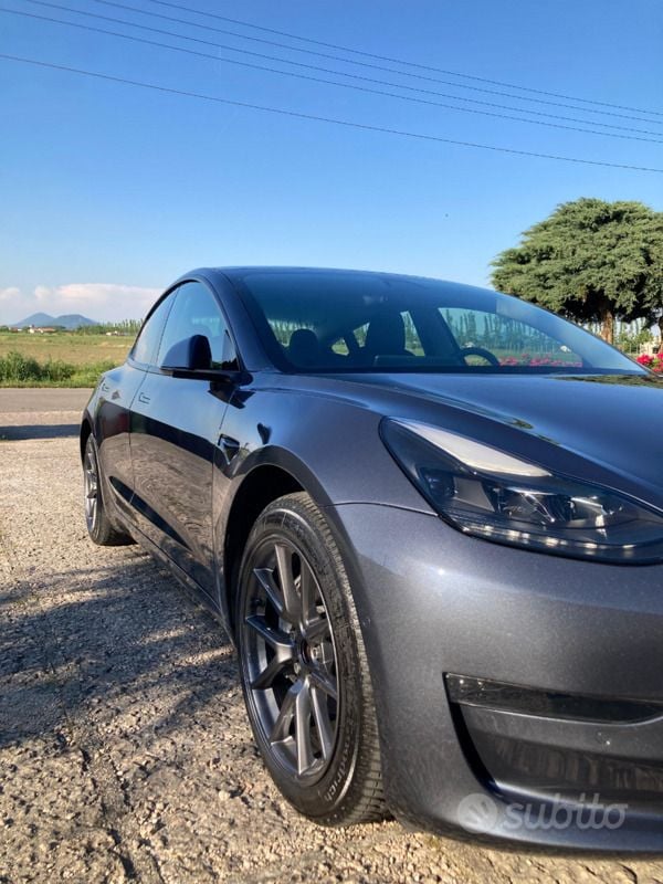 Usata Tesla Model 3 Long Range AWD 235 kW (320 CV) 2021 Grigio Berlina