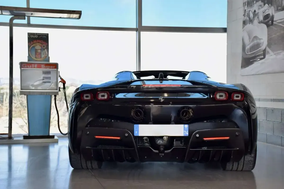 Usata Ferrari SF90 780 CV (573 kW) 2022 Nero Cabrio