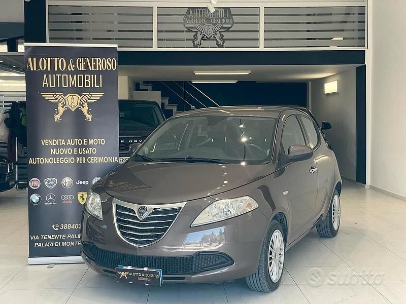 Grigio Usata 2011 Lancia Ypsilon S Due volumi | 6500 € (Buon prezzo) - Immagine 1/4