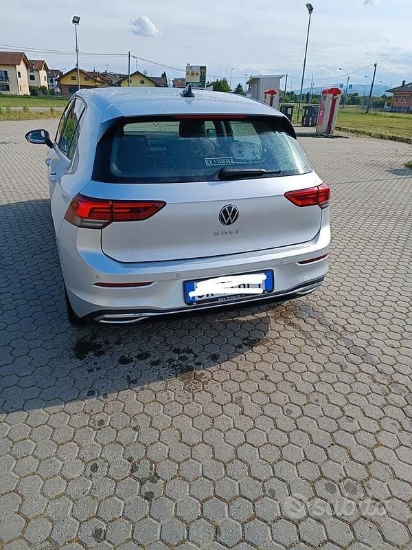Usata VW Golf VIII Life 131 CV (96 kW) 2023 Grigio Berlina