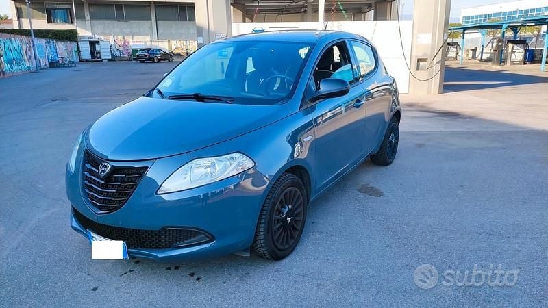 Usata Lancia Ypsilon Gold 69 CV (50 kW) 2015 Grigio Utilitaria