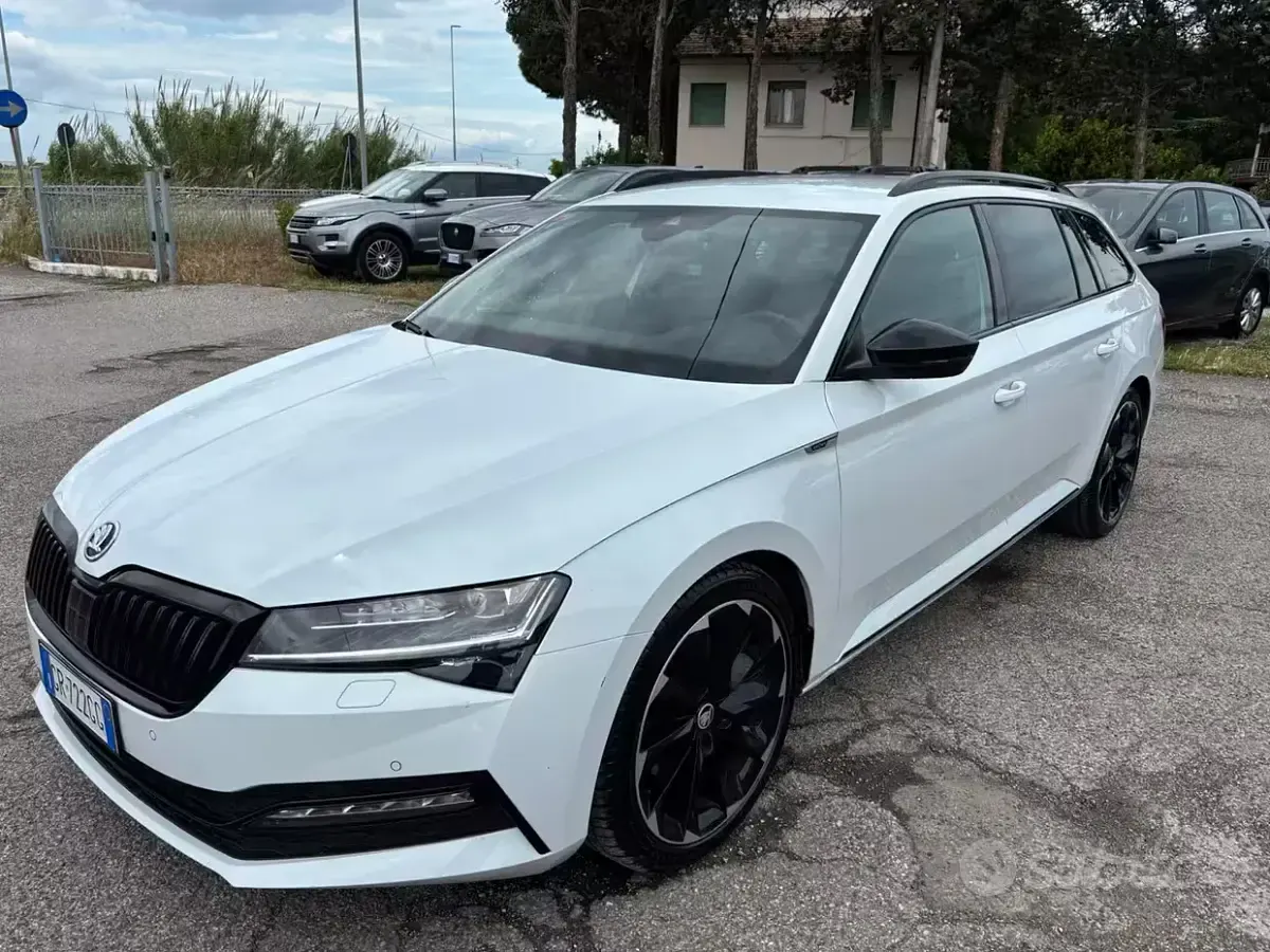 Usata Skoda Superb SportLine 150 CV (110 kW) 2023 Bianco Station wagon